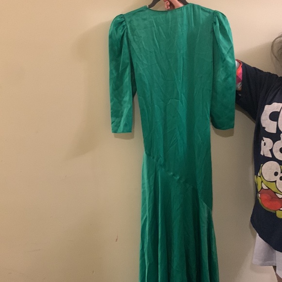Green satin wrap dress - Picture 4 of 5